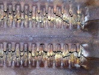 przegląd pieca De Dietrich - wymiennik kotła żeliwnego po czyszczeniu mechanicznym